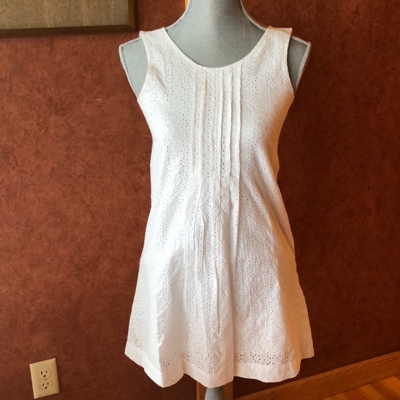 gap white dress girl